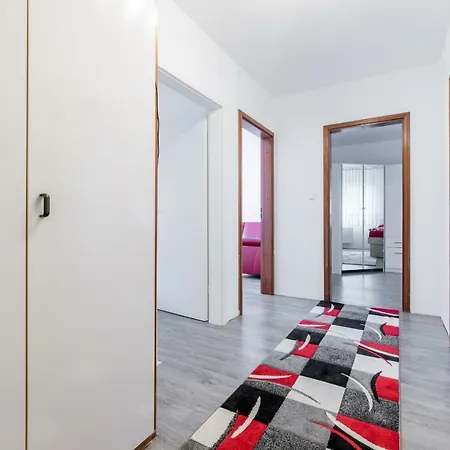 Privatapartment Messe Sued דירה *